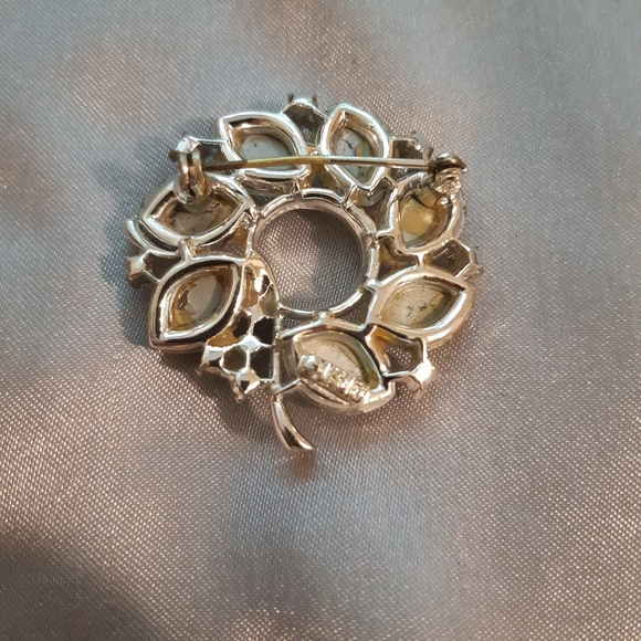 Vintage Lisner Brooch with AB 'Stones' - Picture 6 of 6